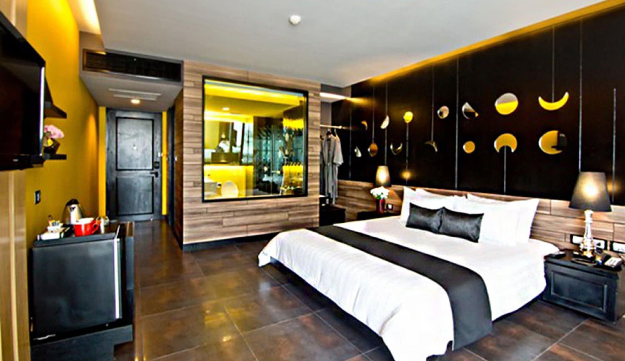 Tsix5 Quarter Hotel Pattaya Exterior photo