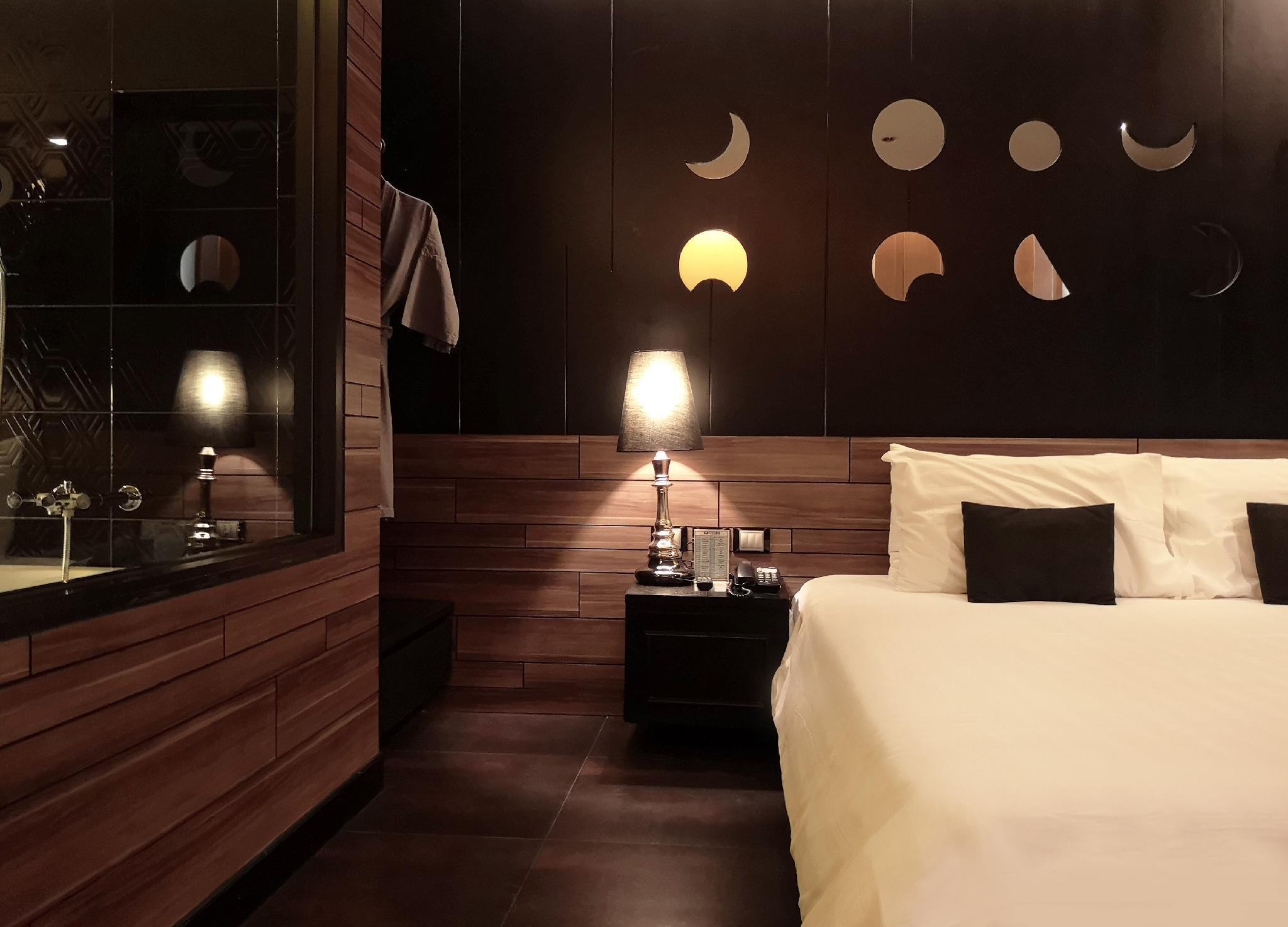 Tsix5 Quarter Hotel Pattaya Exterior photo