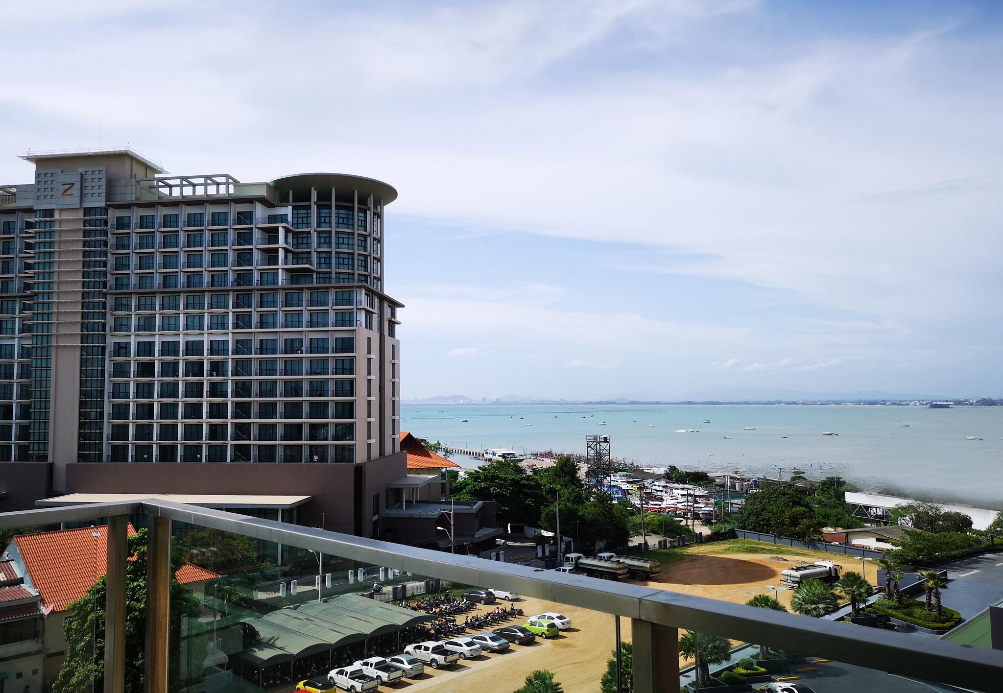 Tsix5 Quarter Hotel Pattaya Exterior photo