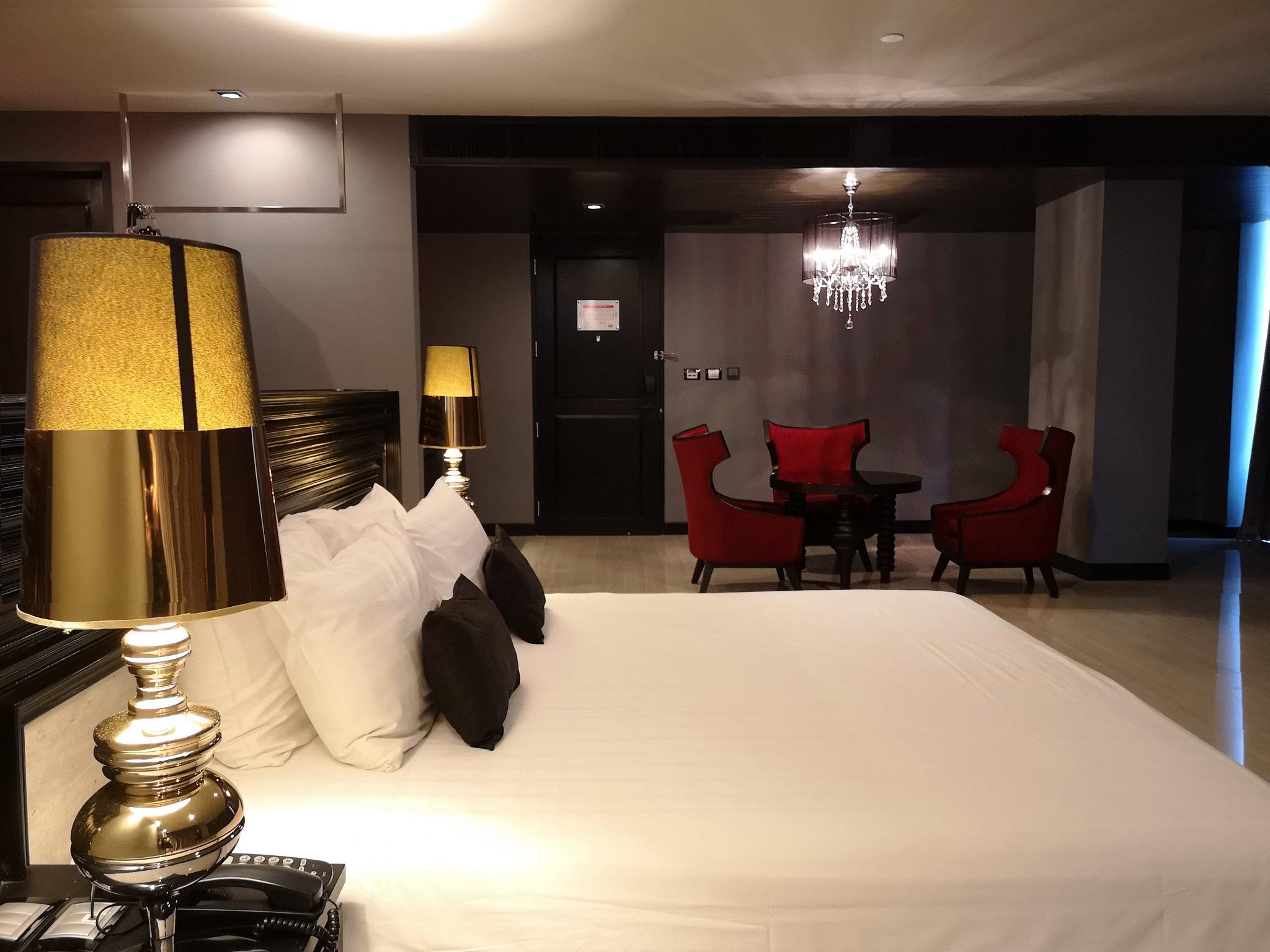 Tsix5 Quarter Hotel Pattaya Exterior photo