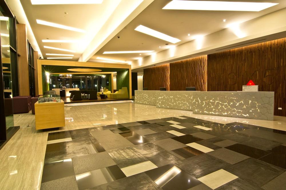 Tsix5 Quarter Hotel Pattaya Exterior photo