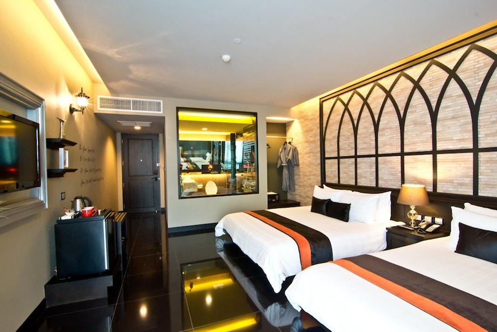 Tsix5 Quarter Hotel Pattaya Exterior photo