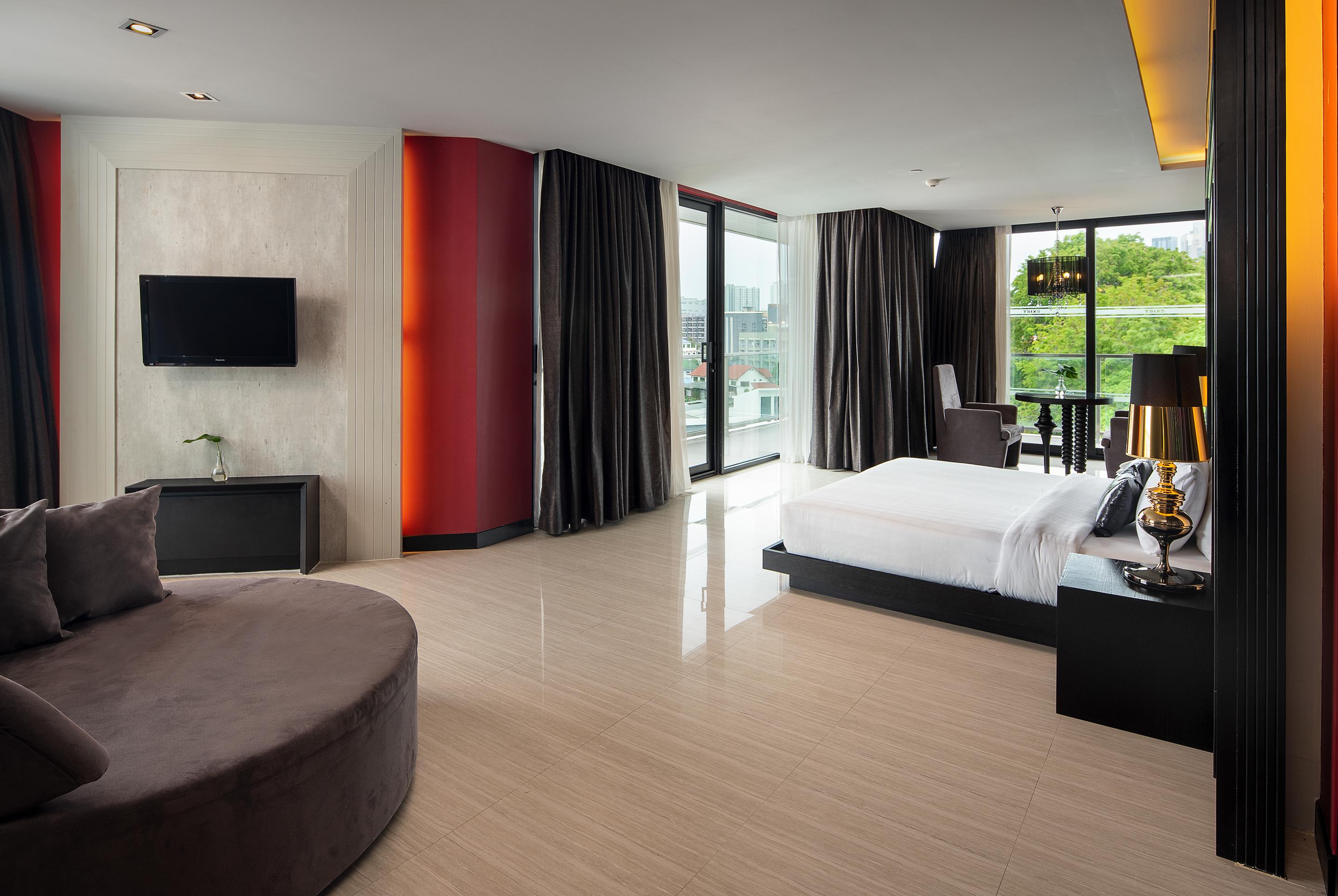 Tsix5 Quarter Hotel Pattaya Exterior photo