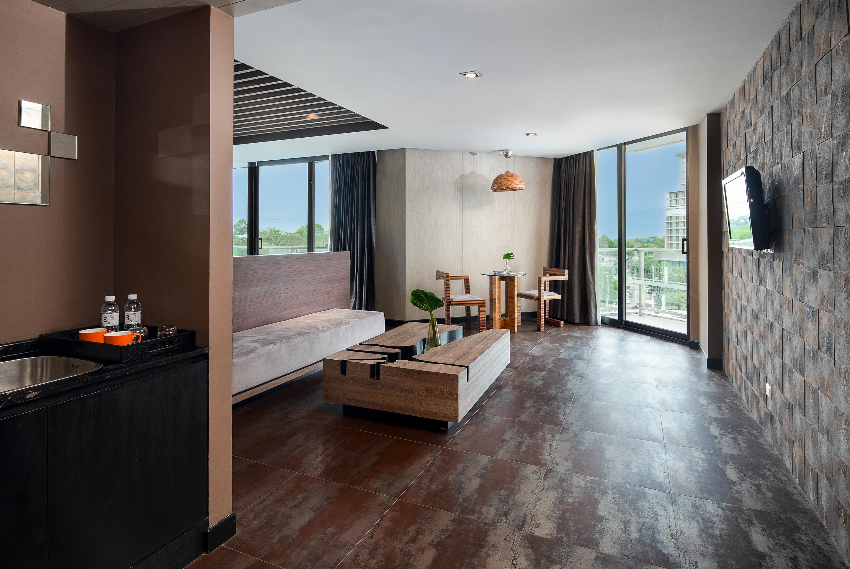 Tsix5 Quarter Hotel Pattaya Exterior photo