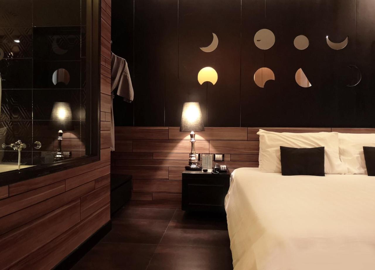 Tsix5 Quarter Hotel Pattaya Exterior photo