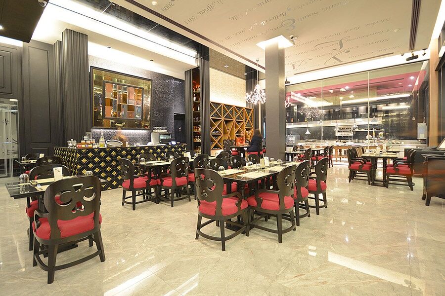 Tsix5 Quarter Hotel Pattaya Exterior photo