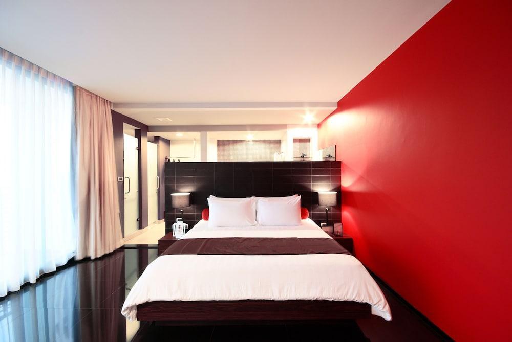 Tsix5 Quarter Hotel Pattaya Exterior photo
